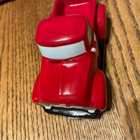 Large Truck and Horse Trailer Salt and Pepper Shakers - Picture 2 of 7